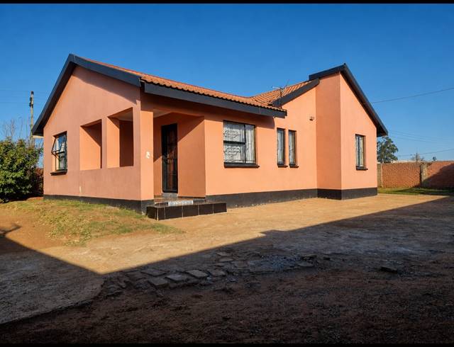 3 BEDROOM HOUSE FOR SALE IN EVATON CENTRAL